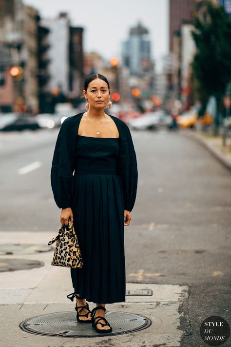 New York SS 2019 Street Style: Rachael Wang - STYLE DU MONDE | Street Style Street Fashion Photos Rachael Wang Rachel Wang, Rachael Wang, Reportage Photography, New York Street Style, Street Style Summer, Street Style Inspiration, Fashion Week Street Style, Street Chic, Street Style Women