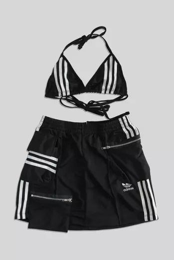 Adidas Cargo, Reworked Clothes, Frankie Collective, Fashion Collection Inspiration, Adidas Skirt, Rock Punk, Upcycled Fashion, Diy Sewing Clothes, Cargo Skirt