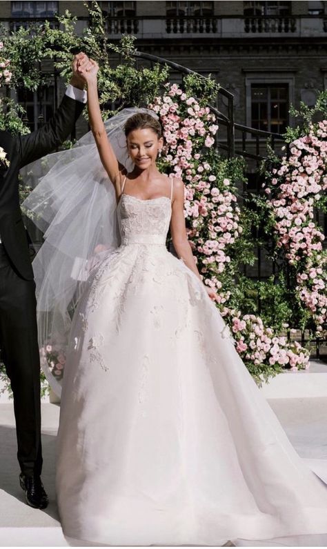 Catholic Wedding Dresses, Grace Wedding Dress, Vera Wang Bridal, Plain Wedding Dress, Dream Wedding Reception, Ethereal Dress, Wedding Dresses Vera Wang, Vogue Wedding, Dream Wedding Ideas Dresses