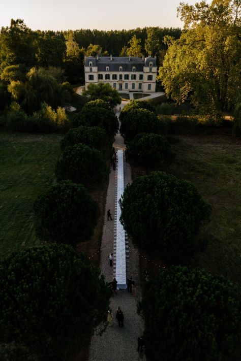 A Magical Château Wedding in Bordeaux, France - Style Guide The Lane Chateau Aesthetic, Portuguese Wedding, French Chateau Wedding, Mediterranean Wedding, Chateau Wedding, Bordeaux France, The Lane, France Wedding, French Chateau