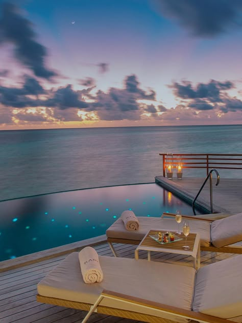 Honey Moon Maldives, Baros Maldives Resorts, Luxury Holidays Aesthetic, Maldives Asethic, Maldives Honeymoon Aesthetic, Maldives Beach Villa, Maldives Resort Villas, Maldives Spa, Maldives Villa