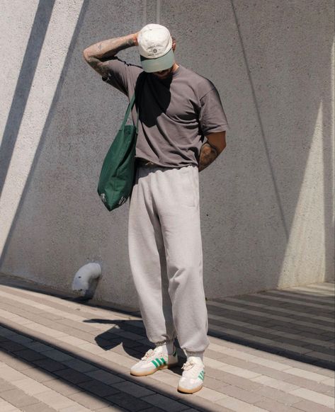 Guys Sweatpants Outfit, Daniel Simmons, Paris Lookbook, Boys Aesthetic Outfits, Sporty Outfits Men, Classy Streetwear, Streetwear Outfit Ideas, Spring Outfits Men, Oversize Shirt