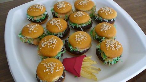 Cheeseburger in Paradise Cookies Recipe - Food.com Grasshopper Cookies, Mini Cheeseburger, Cheeseburger In Paradise, Mini Hamburgers, Yellow Foods, Peppermint Cookies, Jimmy Buffett, Peppermint Patties, Green Food Coloring