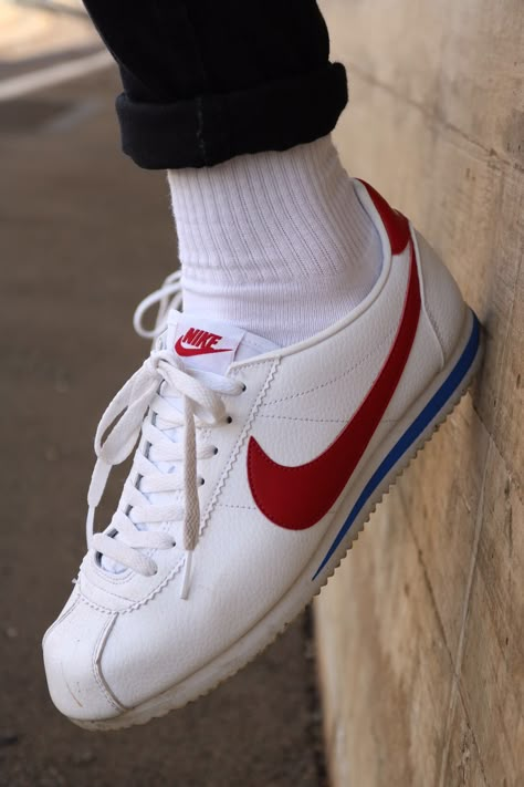 Nike Air Cortez QS Forrest Gump Vintage Nike Cortez, Nike Cortez Aesthetic, Cortez Aesthetic, Forrest Gump Party, Cortez Nike Outfit, Forrest Gump Halloween Costume, Forrest Gump Poster, Forrest Gump Running, Nike Cortez Forrest Gump