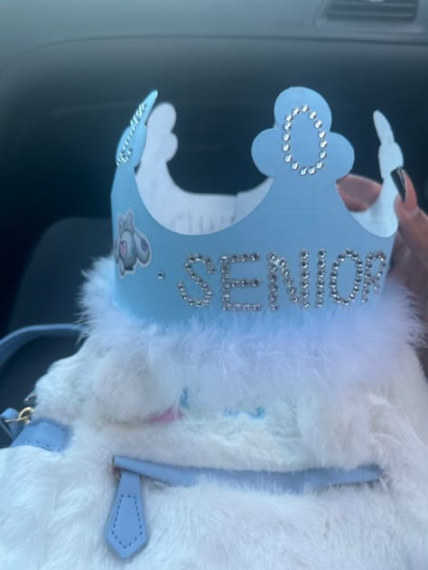 Blue Senior Crown Ideas, Senior Crown Ideas Aesthetic, Blue Senior Crown, Senior Crown Ideas 2024, Senior Sunrise Crowns, Senior Year Crowns, Senior Crown Ideas Diy High Schools, Highschool Activities, 2enior Ye4r