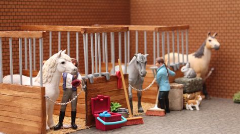 I made a ranch for my Schleich horses. I made a video of it and it's the first episode of my series 'Build your own Schleich ranch'. The episode is Dutch, but hopefully the visuals are clear enough! :) Schleich Pictures, Diy Horse Toys, Schleich Horses Stable, Toy Horse Stable, Horse Tack Diy, Diy Horse Barn, Schleich Horses, Horse Stable, The Stables