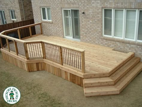 Simple, low deck. I'd prefer a raised deck, but this is nice if that's not an option! Patio Plan, Deck Diy, Deck Railing Ideas, Decking Ideas, Low Deck, Raised Deck, Hickory Dickory, Deck Steps, Railing Ideas