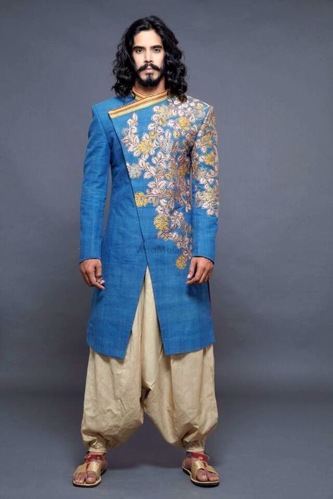 Indian Engagement Dress, Engagement Dress For Men, Indian Menswear, Kalam Kari, Solarpunk Fashion, Indian Engagement, Indian Groom Wear, Mens Kurta Designs, Wedding Outfit Men