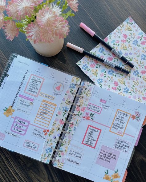 weekly spread, happy planner, stickers, planner inspo, cute planners How To Make Your Planner Look Cute, Planner Decorating Inspiration, Happy Planner Ideas Inspiration, Planner Decorating Ideas, Planner Layout Ideas, Natural Tattoos, Happy Planner Spread, Weekly Planner Ideas, Cute Planners