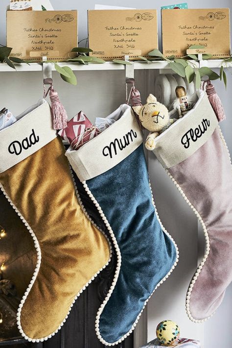 Aesthetic Christmas Stocking, Christmas Stocking Ideas, Modern Christmas Stocking, Stockings Diy, Cute Christmas Stockings, Unique Christmas Stockings, Stocking Ideas, Family Christmas Stockings, Decorated Stockings