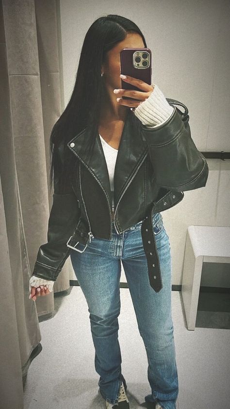 Cute outfit | outfit ideas | straight hair | leather jacket | Zara outfit | Zara Fashion Outfits, Street Style Outfits Casual, Zara Leather Jacket, Zara Drip, Look Zara, Jacket Outfit Women, Outfit Zara, Mode Zara, Zara Outfit