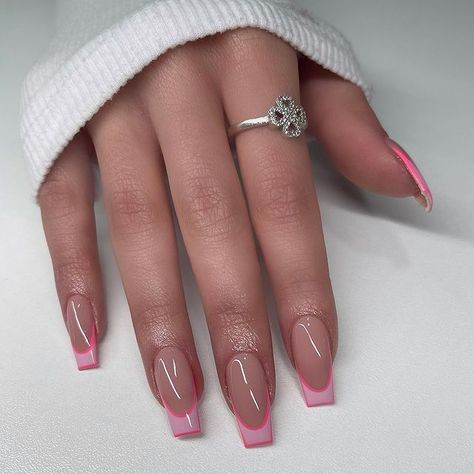 Valentines Nails Tips, Medium Square Acrylic Nails French Tips, Pink Tip Nails, French Tip Acrylic Nails, Casual Nails, Classy Acrylic Nails, Makijaż Smokey Eye, Acrylic Nails Coffin Short, Short Acrylic Nails Designs