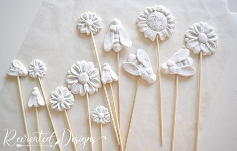 Air Dry Clay Projects For The Garden, Clay Spring Projects, Air Dry Clay Moulds, Oven Bake Polymer Clay Ideas, Air Dry Clay Outdoor Projects, Air Dry Clay Projects For Preschoolers, Air Dry Clay Flowers Diy, Modeling Clay Easy Ideas, Air Dry Clay Garden Decor