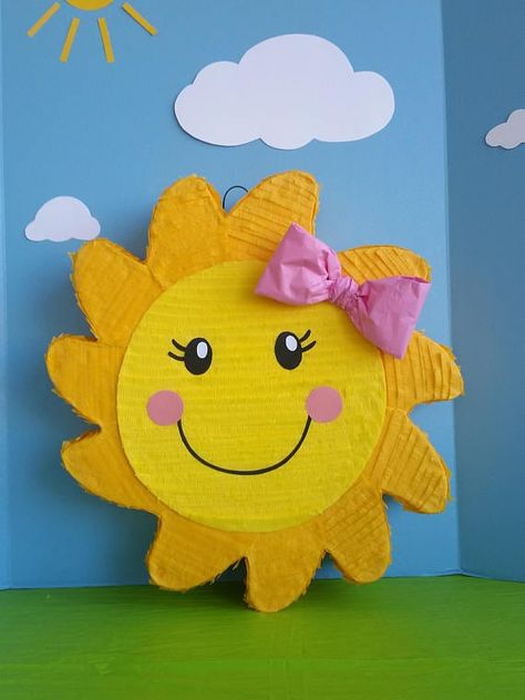 Celebrate your little one with a sweet sunshine party! Looking for ideas for a you are my sunshine birthday party.  This post is full of sunshine party ideas and inspiration. #sunshine #sunshineparty #partyideas #youaremysunshine Sunshine Pinata, Sun Pinata, Sunshine Birthday Theme, Sunshine Birthday Party, Sunshine First Birthday, Sunshine Birthday Parties, Sunshine Party, Piñata Ideas, Sunshine Birthday