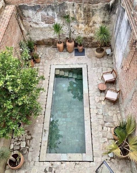 BARBARAPPA Luxury Baby Room, Courtyard Pool, Architectural Concept, Grow Garden, House Wall Design, Exterior Wall Tiles, Ett Hem, Floating Stairs, Small Courtyards