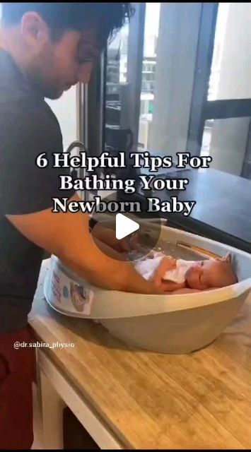 How To Give A Newborn A Bath, Sponge Bath Newborn, How To Bathe A Newborn Videos, How To Bathe A Newborn, First Bath Newborn, Bathing A Newborn, Bathing Tips, 2 Month Old Baby, Hospital Newborn