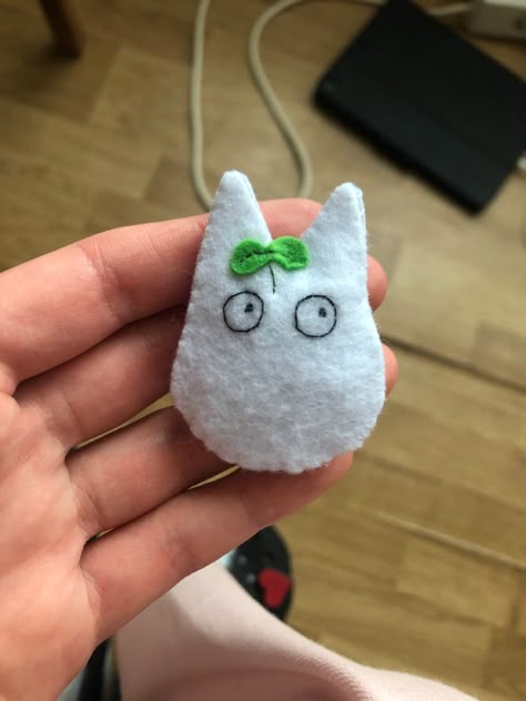 Ghibli Sewing Pattern, White Felt Crafts, Felt Studio Ghibli, Studio Ghibli Sewing, Japanese Felt Crafts, Totoro Felt, Totoro Crafts, Totoro Diy, White Totoro