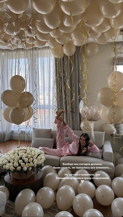 Boujee Birthday Aesthetic, Dreamy Birthday Decor, Birthday Banquet Decor, Dining Room Birthday Party Decor, 28 Bday Ideas, Birthday Apartment Decorations, Classy Birthday Theme, Birthday Night Aesthetic, Yes Party Ideas