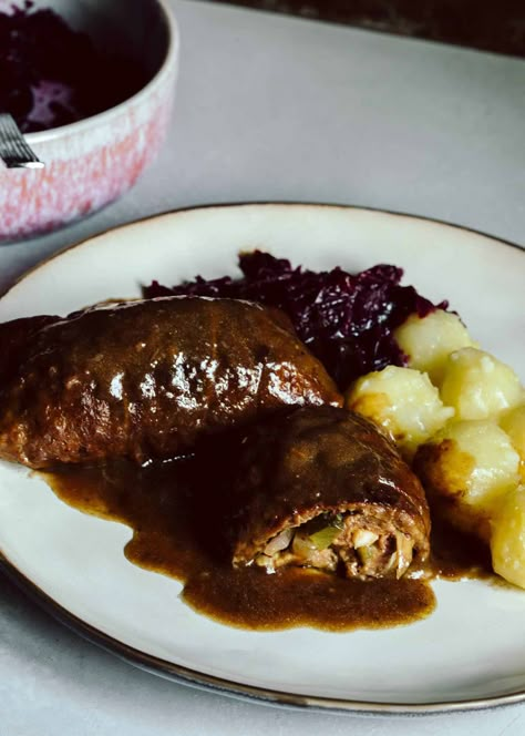 Vegane Rouladen mit selbstgemachten Vleisch Vegan Winter Recipes, Vegan Simple, Vegan Holiday Recipes, Spotify Wrapped, Clean Eating Challenge, Vegan Holidays, Classic Dishes, Vegan Cooking, Vegan Baking