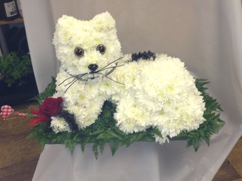 Animal Flower Arrangements, Puppy Flowers, Flower School, Special Flowers, Flower Arrangements Diy, Creative Challenge, Beautiful Flower Arrangements, Floral Gifts, Ikebana