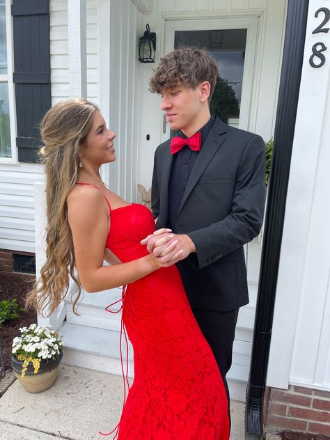 Prom Couples Red Dress, Red Prom Date Outfit, Red Prom Dress And Date, Red Prom Dress Couple Pictures, Red Prom Inspo Couple, Red Prom Outfits For Couples, Red Prom Dress With Date, Prom Couples Red, Red Prom Dress Couple