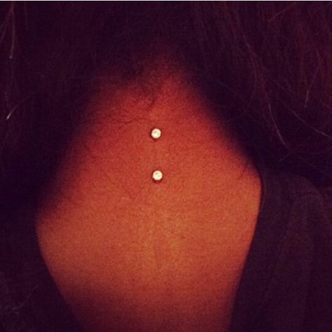 vertical double nape dermal piercing Back Dimple, Neck Piercing, Dermal Piercing, Collar Bone, Piercing Tattoo, Belly Button, Tattoos And Piercings, Belly Button Rings, Piercings