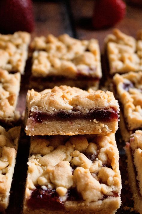 Peanut Butter Cookies Bars, Recipes That Use Jelly, Peanut Bars, Grape Jelly Desserts, Jam Desserts, Peanut Butter Jam Bars, Peanut Butter Shortbread Bars, Shortbread Jam Bars, Peanut Butter Jelly Desserts