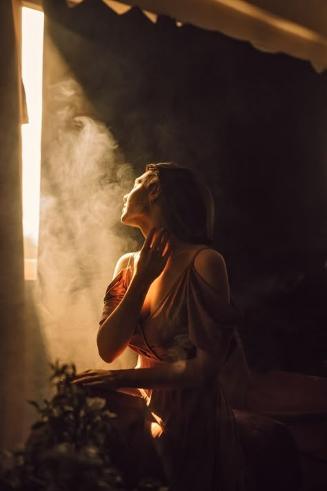 Dramatic Lighting, Saree Models, Portrait Photography Poses, Fine Art Portraits, Trik Fotografi, Cinematic Photography, Alam Yang Indah, Creative Portraits, Photo Reference