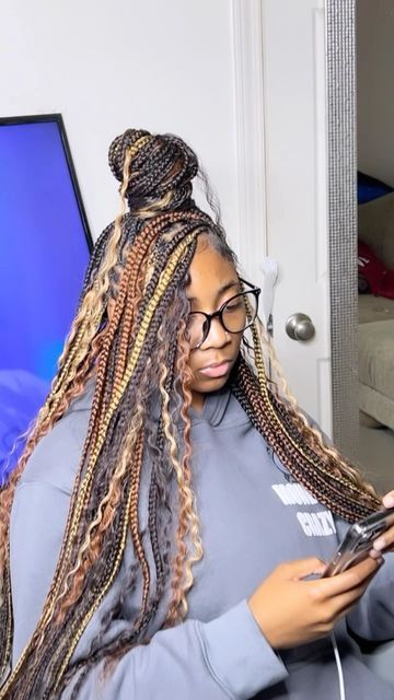 Small Medium Knotless, Braids With Color, Medium Knotless, Colored Box Braids, Boho Knotless Braids, Boho Knotless, Short Box Braids Hairstyles, Big Box Braids Hairstyles, Black Ponytail Hairstyles