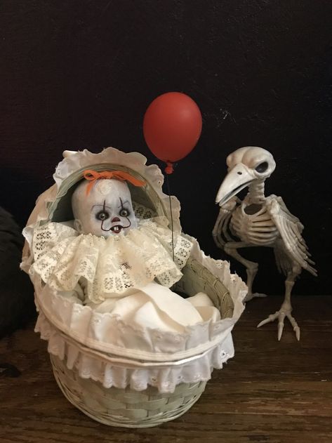 I Refurbish Old Dolls Into Creepy Halloween Decorations Doll Halloween Decorations, Halloween Decorations Party Scary, Creepy Doll Halloween, Creative Halloween Decorations, Scary Halloween Decorations Diy, Halloween Party Decor Diy, Image Halloween, Creepy Halloween Decorations, Halloween Decorations Diy Outdoor