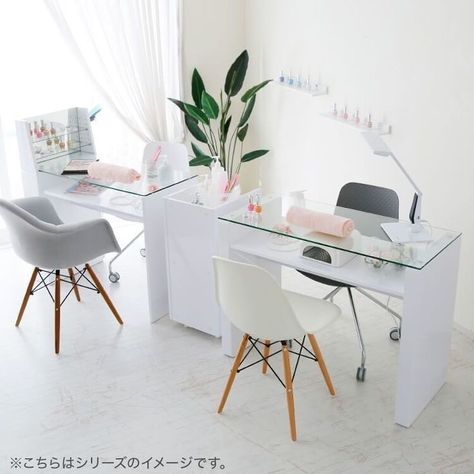 Desain Salon Kuku, Ideas Decoracion Salon, Nail Salon Interior Design, Nail Salon Interior, Beauty Room Salon, Home Beauty Salon, Esthetician Room Decor, Spa Room Decor, Spa Interior Design