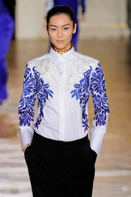 stella mccartney fall 2012 embroidered shirt Fall Accents, Catwalk Fashion, Embroidery Fashion, Formal Shirts, Elie Saab, Contemporary Fashion, Embroidered Shirt, Fashion Details, Dress Clothes For Women