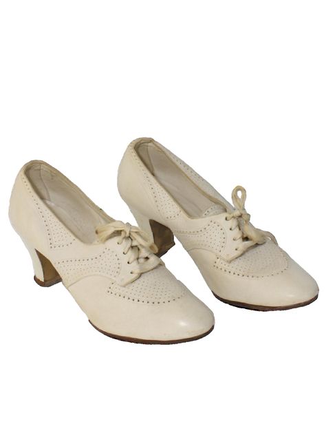 1930s Shoes For Women - 1930s Shoes For Women - The shoe is a 1930s-inspired casual oxford with a 5 cm high heel and a unique handmade pattern, symbol of the era. Additionall... Check more at https://warungapps.my.id/1930s-shoes-for-women/ 1930s Fashion Women Casual, Art Deco Shoes, 1930s Fashion Women, 1930s Shoes, 1930s Fashion, Diy Shoes, Vintage Shoes, Womens Oxfords, Shoes For Women