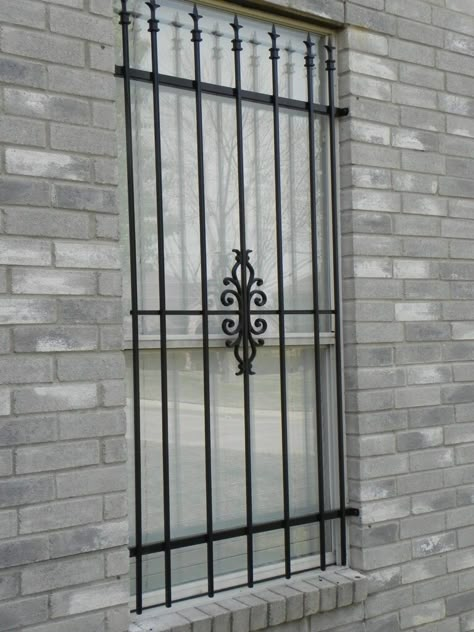 Jendela Vintage, Window Security Bars, Iron Window Grill, Grill Designs, Modern Window Grill, Burglar Bars, Window Grill Design Modern, House Window Design, Window Bars