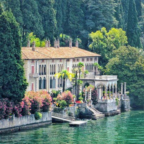 Villa Monastero, Varenna, Italy Italy Mansion, Villa Monastero, Comer See, Filmy Vintage, Us Labor Day, Italian Lakes, Lake Como Italy, Italy Aesthetic, Italian Villa