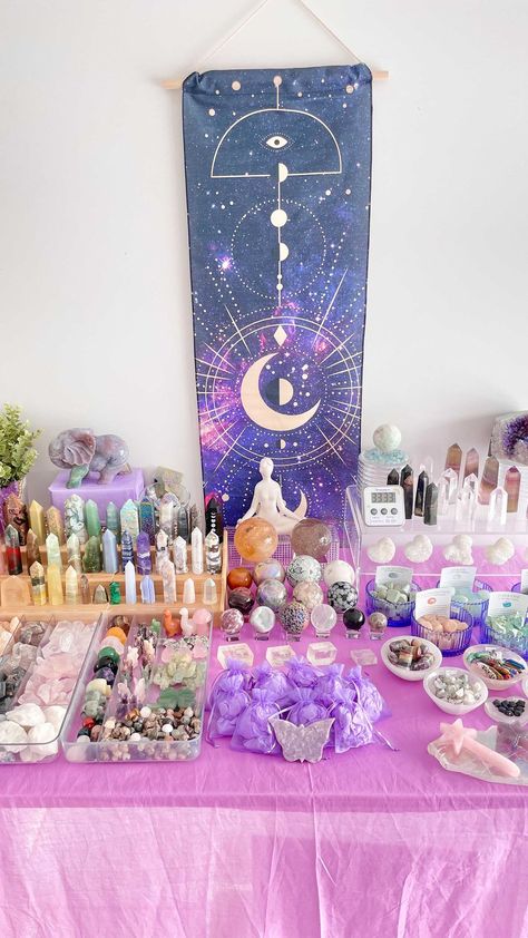 Crystal Live Sale Table, Crystal Vendor Booth Display Ideas, Crystal Booth Display, Crystal Vendor Display, Witchy Vendor Booth, Crystal Vendor Booth, Crystal Table Display, Crystal Shop Display Ideas, Crystal Display Ideas Decor