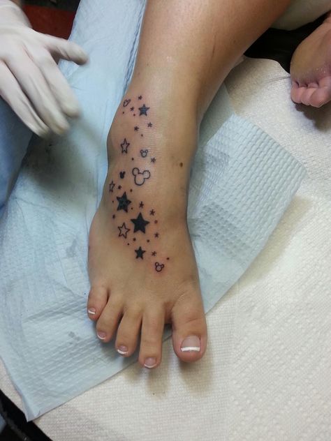 My Disney tattoo! Hidden Disney Tattoo, Disney Foot Tattoo, Tattoo Hidden, Tattoo For Ladies, Mickey Tattoo, Tattoo Perna, Cute Ankle Tattoos, Baby Name Tattoos, Tattoo Foot