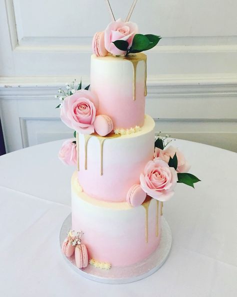 Three tier wedding cake with soft pink ombré, gold drip, macarons and fresh flowers / foliage Wedding Cake With Pink, Three Tier Birthday Cake, Two Tier Drip Cake, Tiered Drip Cake, Pink 2 Tier Birthday Cake, Drip Wedding Cake, Wedding Cake With Macarons, Birthday Cake Three Tier, 2 Tier Pink Cake