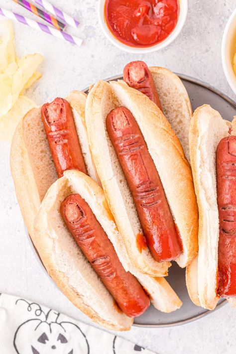 These Halloween witch hot dog fingers only require 3 ingredients and can be made in just 20 minutes - perfect for your holiday parties. Hot Dog Fingers, Dinner Layout, Finger Hot Dogs, Halloween Treats Party, Georgia Recipes, Halloween Food For Adults, Halloween Hotdogs, Boiled Hot Dogs, Halloween Dinners