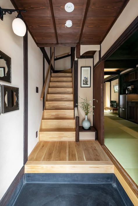 Modern Japanese Townhouse, Machiya House Plan, Traditional Japanese House Layout, Japan House Interior, Japanese House Modern, Japanese Townhouse, Kyoto Machiya, Japanese Machiya, Small Japanese House