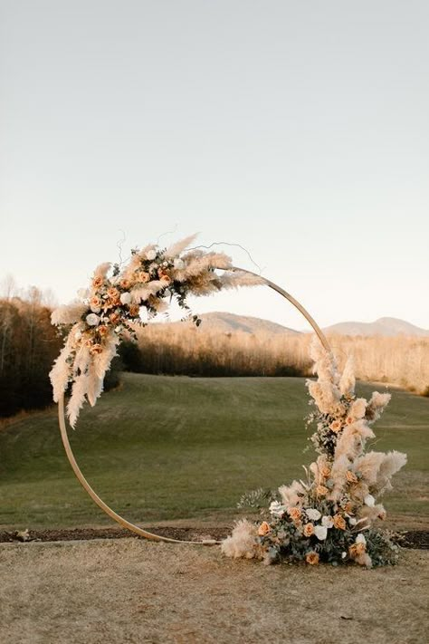 Boho Wedding Arch, Boho Wedding Flowers, Florals Wedding, Wedding Backdrop Design, Arch Flowers, Boho Wedding Inspiration, Insta Ideas, Boho Chic Wedding, Boho Wedding Decorations