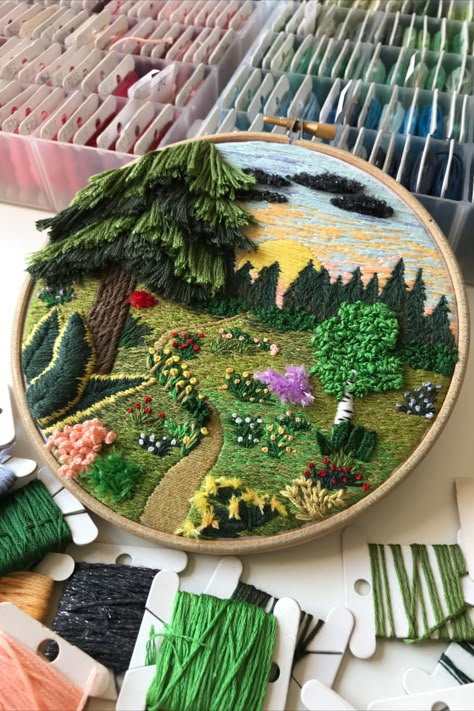 Forest Embroidery Pattern, Embroidery Hoop Art Diy Free Pattern, Embroidery Landscape Easy, Embroidery Hoop Designs, Embroidery Forest, Loop Embroidery, Embroidery Aesthetic, Forest Embroidery, Embroidery Landscape