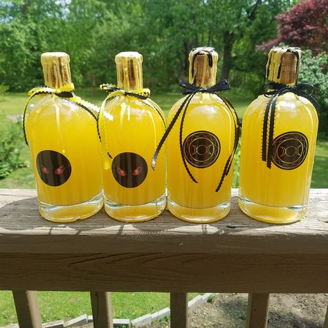 Dandelion Wine Recipe, Mead Making, Wine Making Recipes, Homemade Wine Recipes, Dandelion Leaf, Dandelion Wine, Wine Yeast, Wine Making Equipment, Making Wine