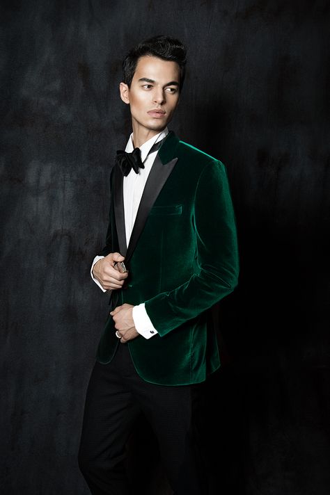 Velvet Blazer Mens, Party Wear Blazers, Green Edit, Custom Tuxedo, Outfit Dinner, Suits Men, Embroidered Velvet, Prom Outfits, Man Style