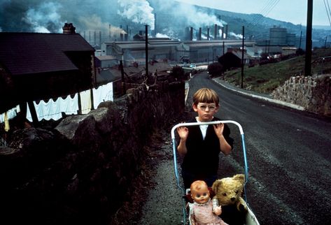 Bruce Davidson, Street Photography Tips, Elliott Erwitt, Photography Genres, Martin Parr, Henri Cartier Bresson, Magnum Photos, Street Photographers, Colour Photograph