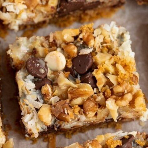 Hello Dolly Bars (Original Recipe) Dolly Bars, Hello Dolly Bars, Bar Treats, Canadian Dessert, Cornflake Cookies, Magic Bars, Hello Fresh Recipes, Cooking Cookies, Dessert Bar Recipe