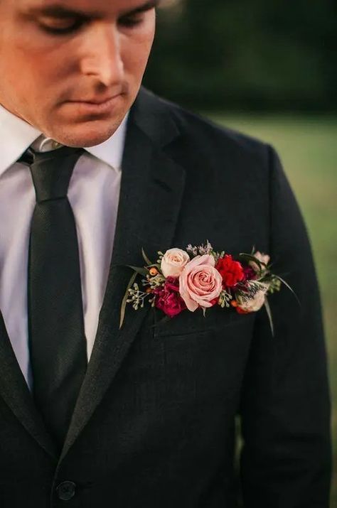 Boutonniere Ideas, Pocket Boutonniere, Pocket Square Styles, Pocket Square Wedding, Wedding Tux, Purple Bow Tie, Corsage Prom, Red Pocket, Prom Flowers