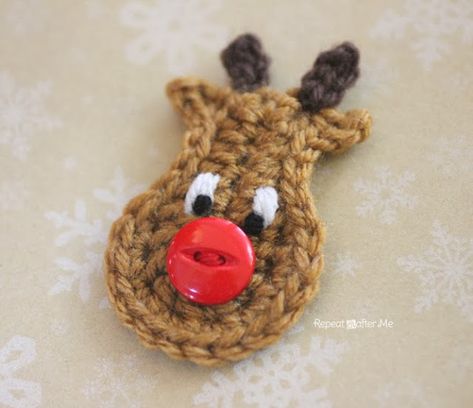 Crochet Reindeer Applique Pattern - Repeat Crafter Me Christmas Beanies, Appliques Au Crochet, Reindeer Applique, Crochet Reindeer, Repeat Crafter Me, Crochet Xmas, Crochet Christmas Decorations, Christmas Applique, Crochet Ornaments