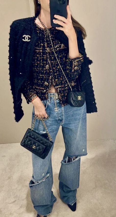 Chanel Vest Outfit, Chanel Cardigan Outfit, Chanel Tweed Jacket Outfit, Chanel Jacket Outfit, Chanel Street Style, Tweed Jacket Outfit, Chanel Jeans, Chanel Style Jacket, Chanel Tweed Jacket