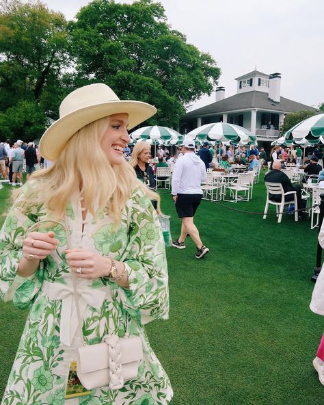 SJ Bailey | like for pimento cheese, comment for (chicken) biscuit | Instagram Green Outfit Preppy, Women’s Golf Outfit Ideas, Masters Tournament Outfit Women, The Masters Outfit Women, Golf Wife Outfit, Masters Outfit Women Golf, Golf Tournament Outfit Spectator, Green Beach Outfit, Kentucky Derby Outfit For Women